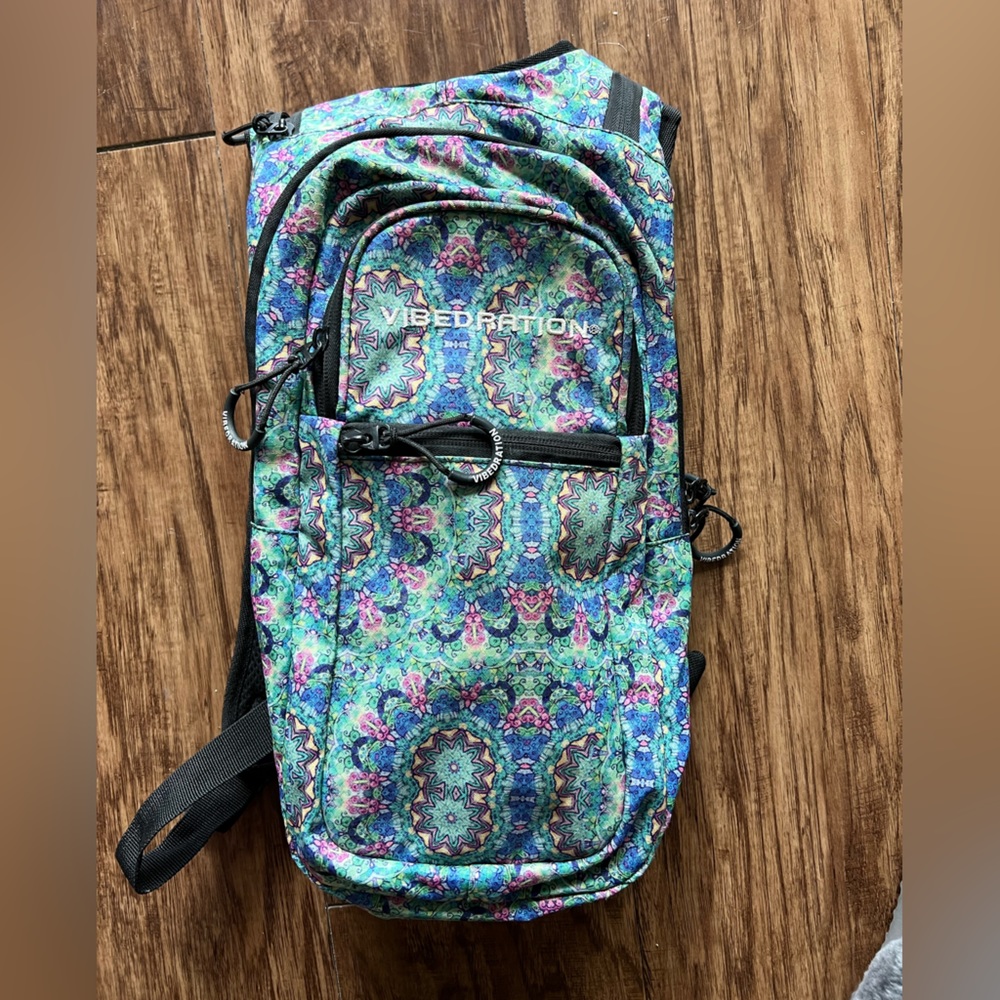 Vibration hydration pack